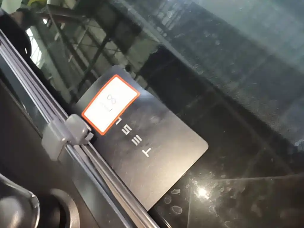 Tesla Model Y — миниатюра 9