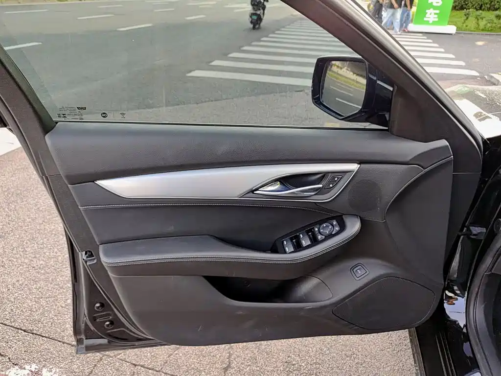 Cadillac CT5 — миниатюра 6