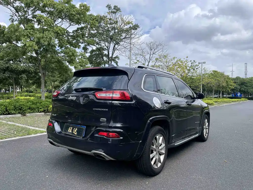 Jeep Cherokee — миниатюра 6