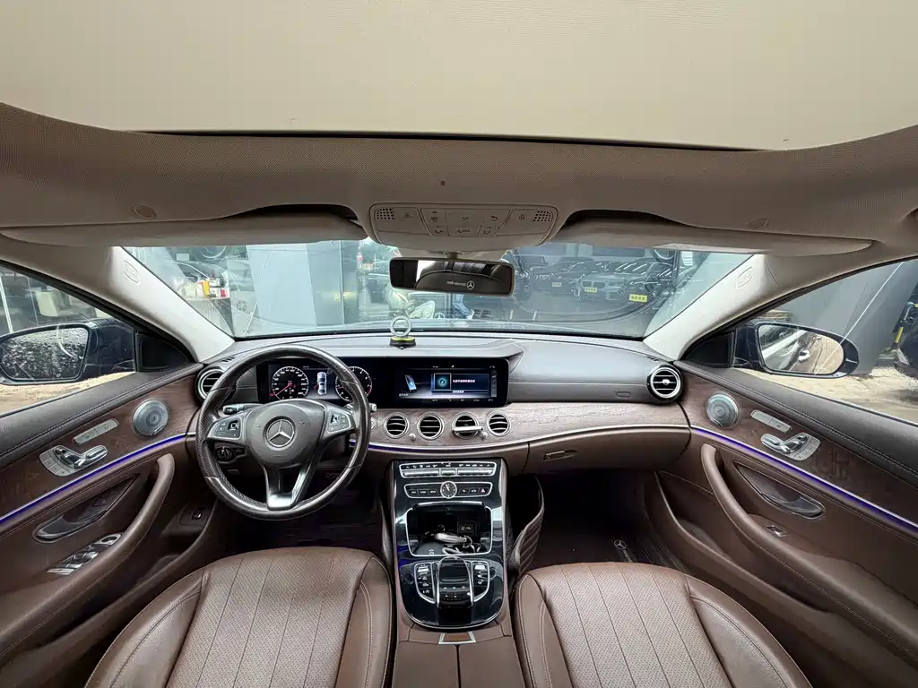 Mercedes-Benz E-Class — миниатюра 9