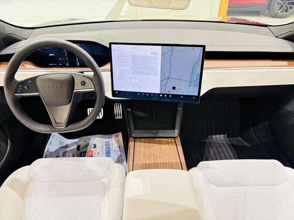 Tesla Model S — миниатюра 11