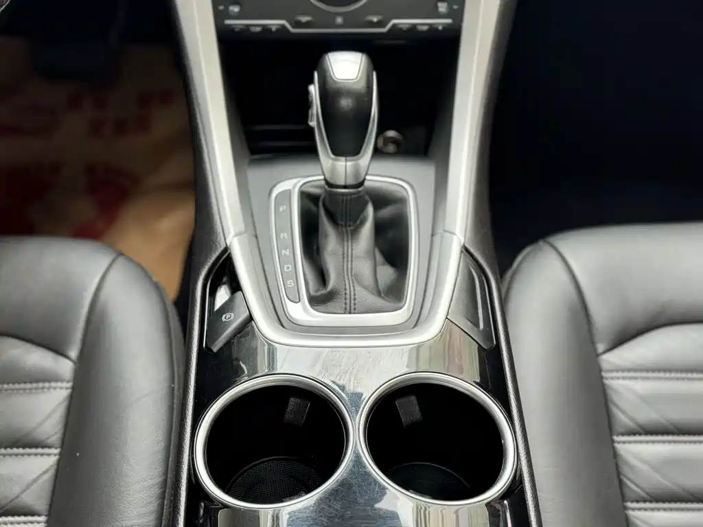 Ford Mondeo — миниатюра 9