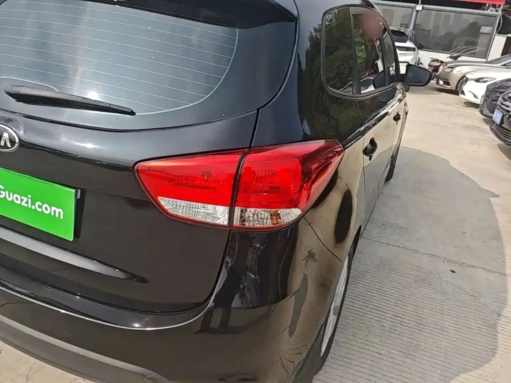 Kia Carens — миниатюра 8