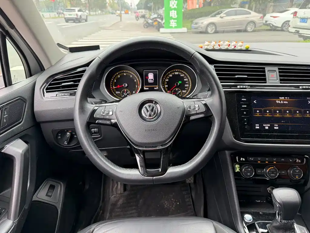 Volkswagen Tiguan L — миниатюра 14