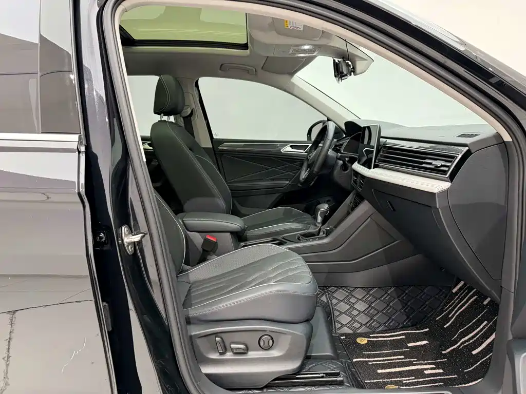 Volkswagen Tiguan L — миниатюра 18