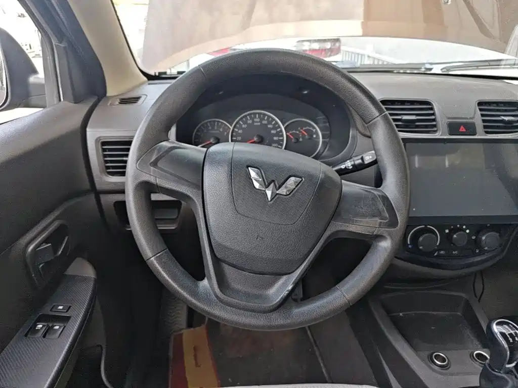 Wuling Hongguang — миниатюра 11
