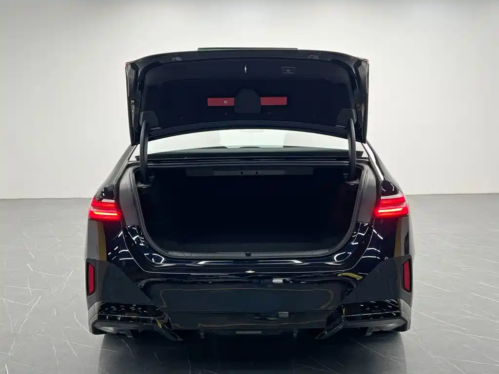 BMW i5 — миниатюра 10