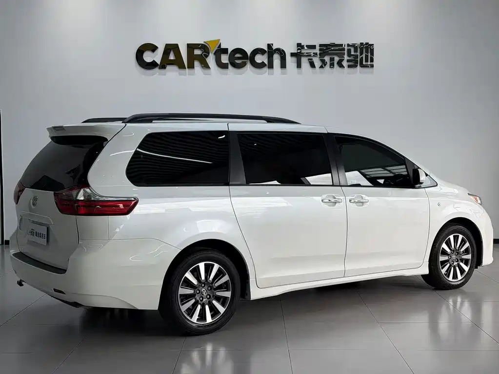 Toyota Sienna — миниатюра 12