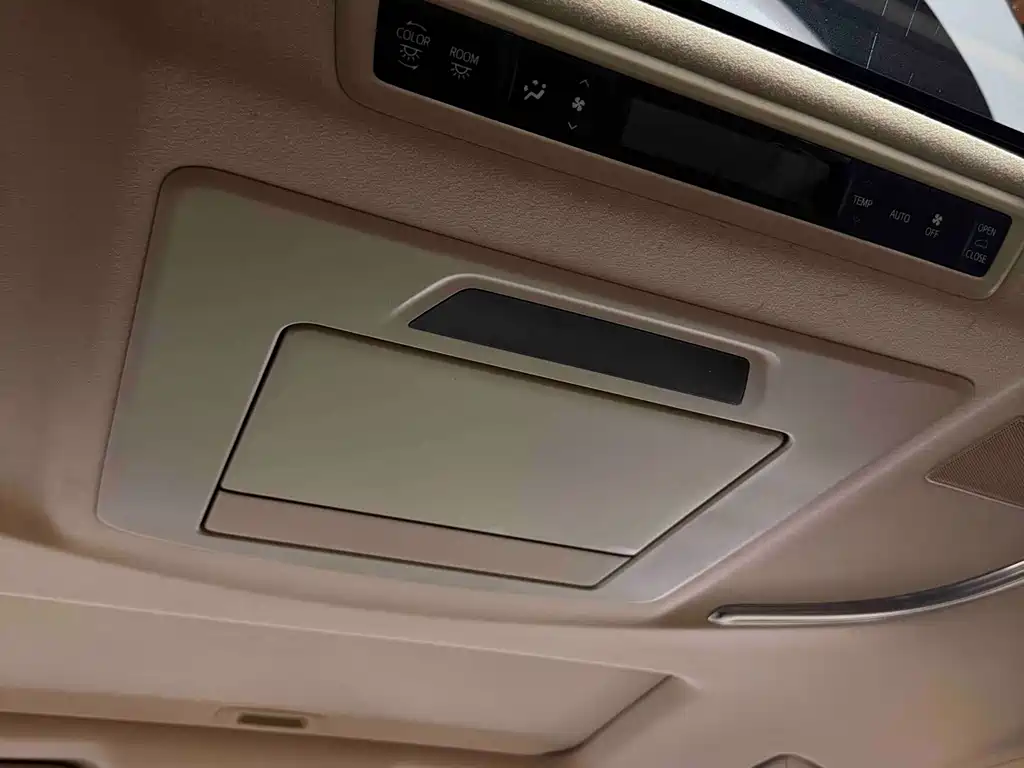 Toyota Alphard — миниатюра 15