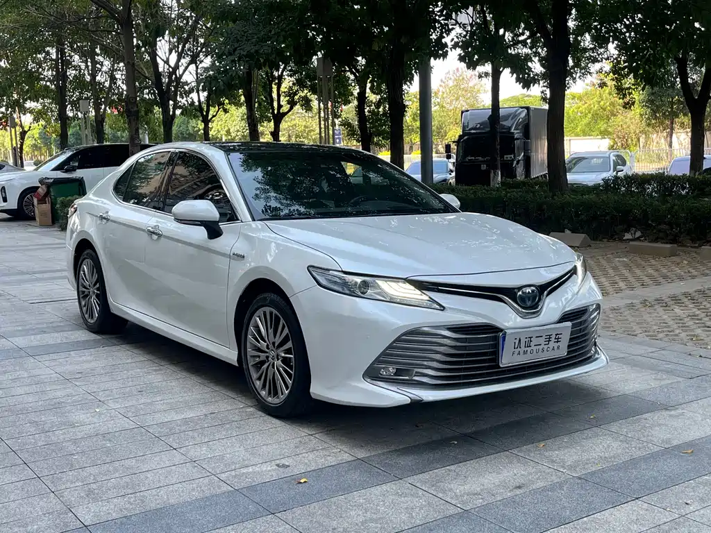 Toyota Camry — миниатюра 3