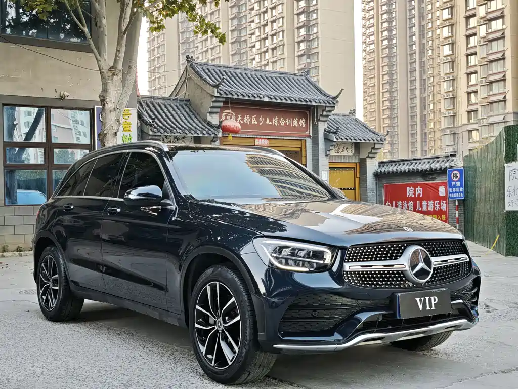 MERCEDES-BENZ GLC