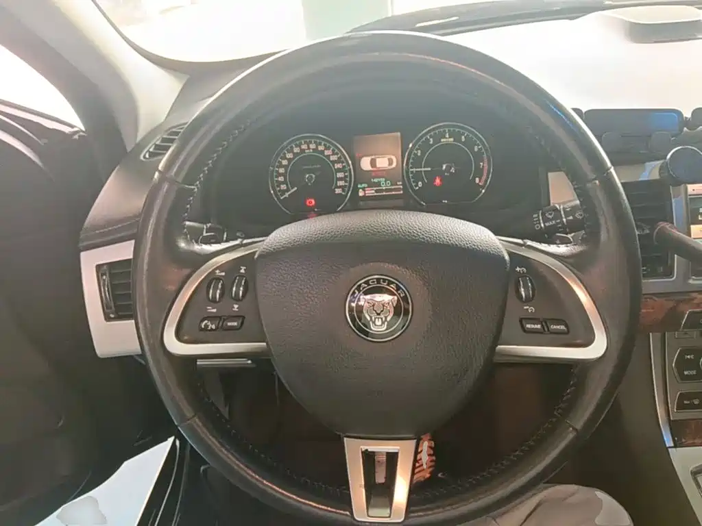 Jaguar XF — миниатюра 11