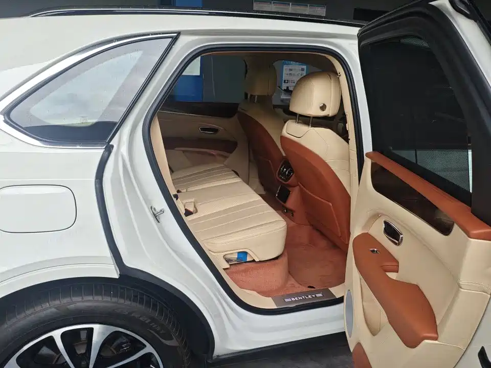 Bentley Bentayga — миниатюра 10
