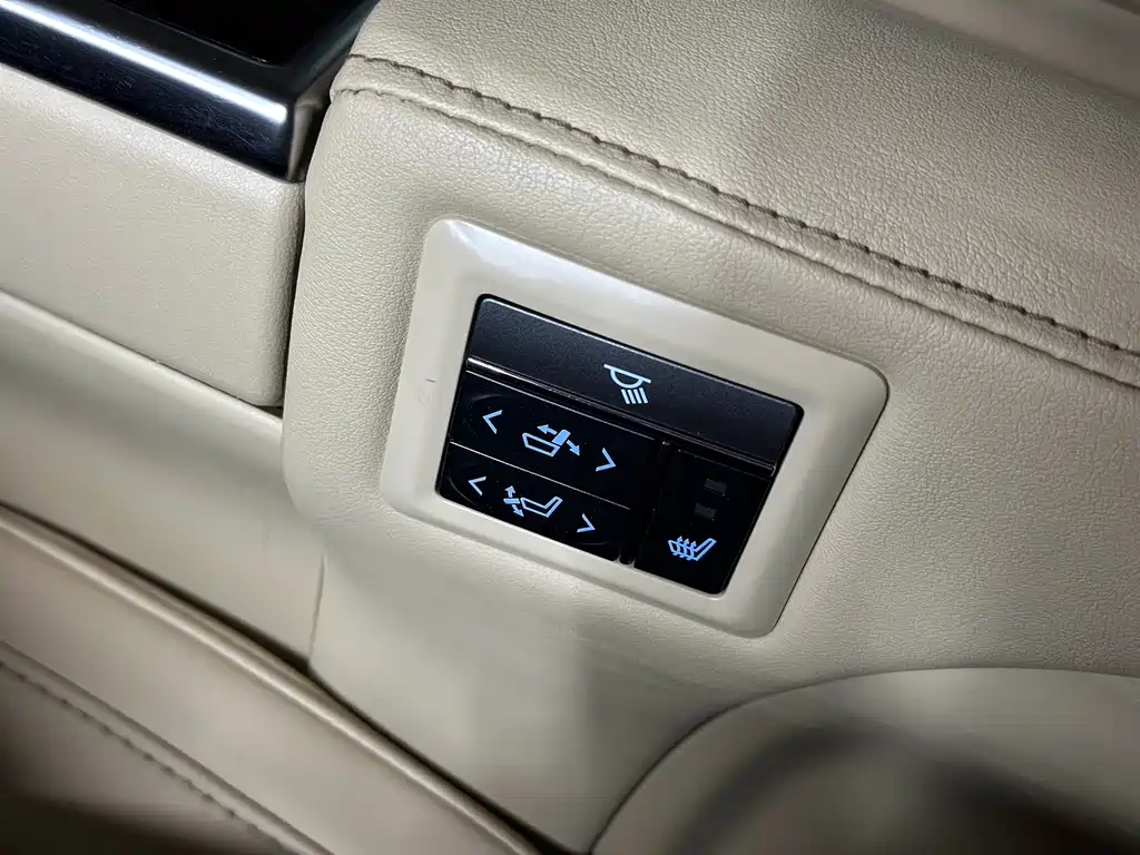 Toyota Alphard — миниатюра 15