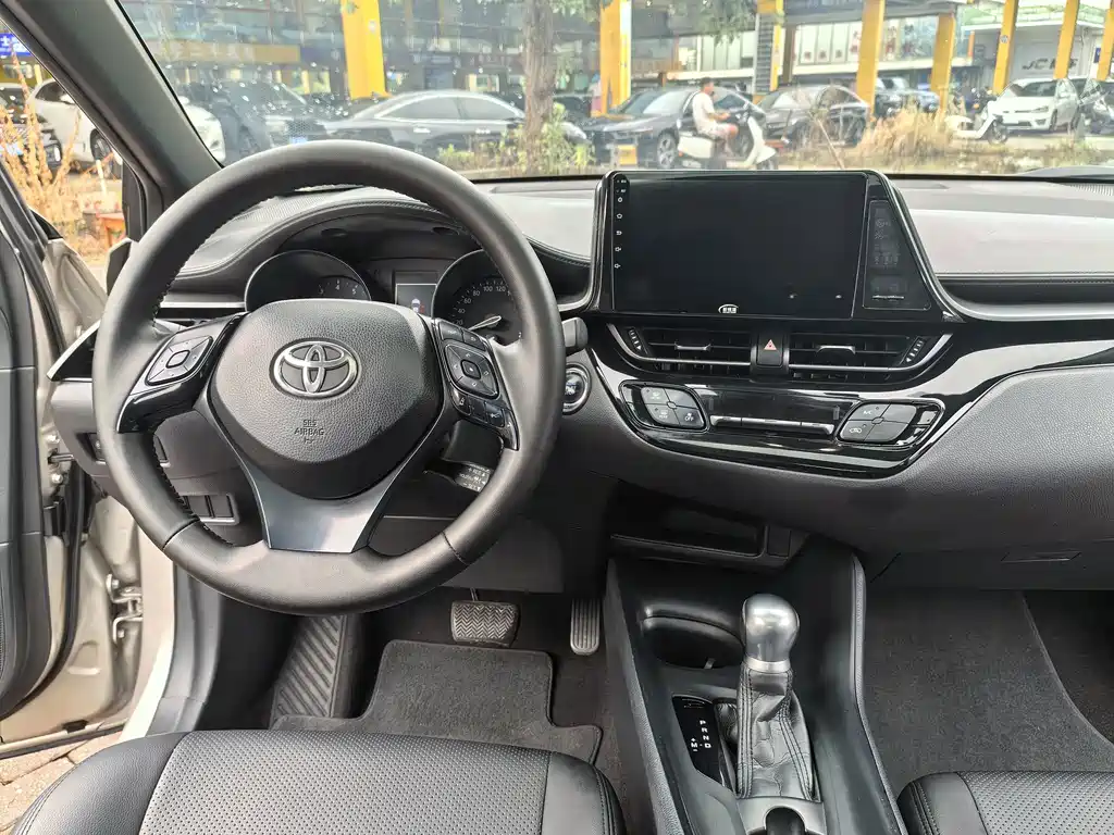 Toyota C-HR — миниатюра 8