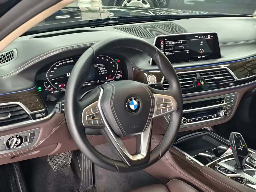 BMW 7 Series — миниатюра 12