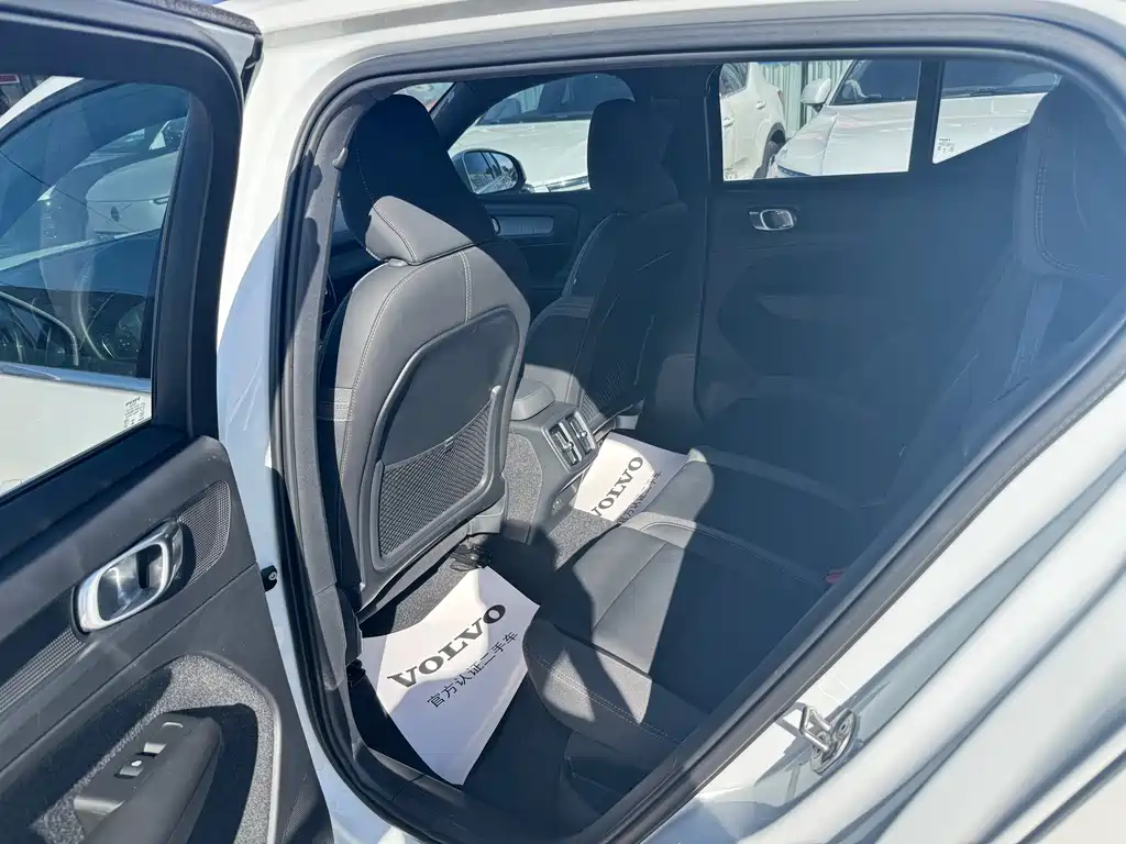 Volvo XC40 — миниатюра 4