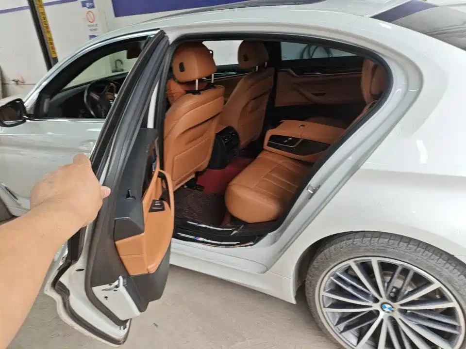 BMW 5 Series — миниатюра 5