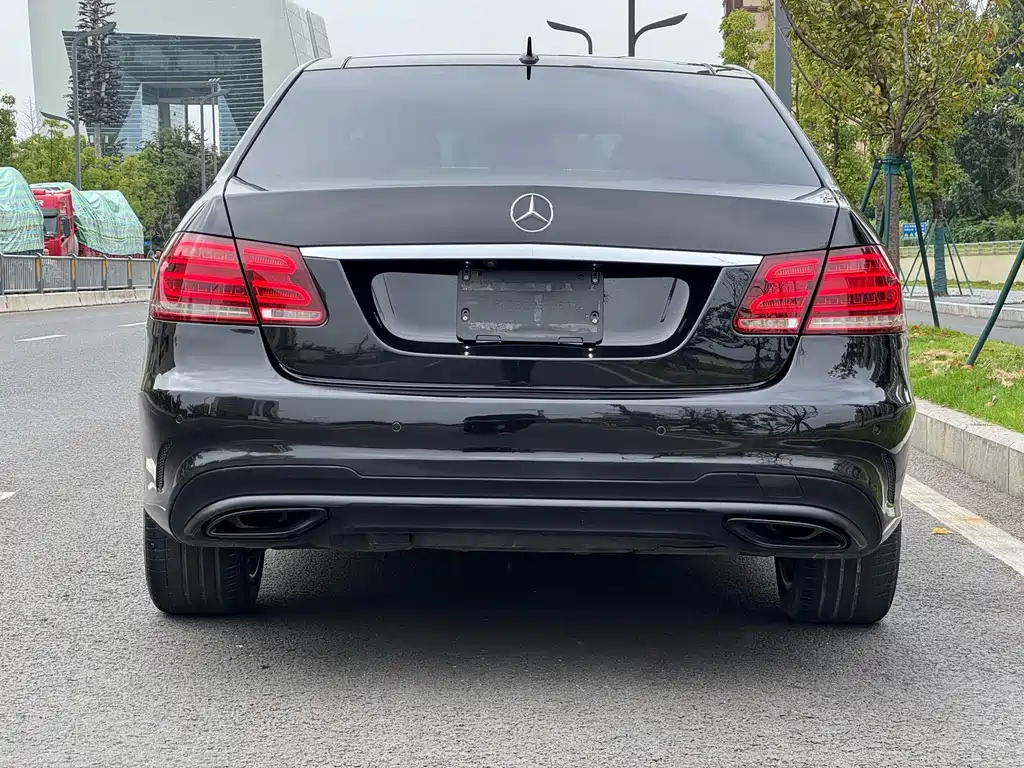 Mercedes-Benz E-Class — миниатюра 17