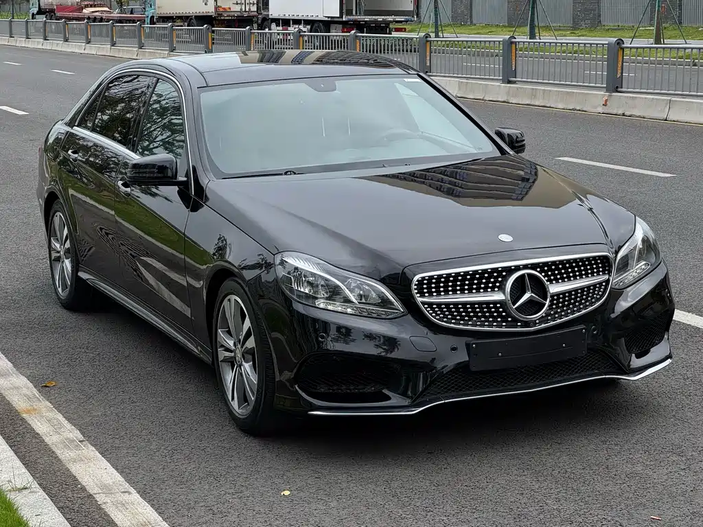 Mercedes-Benz E-Class — миниатюра 3
