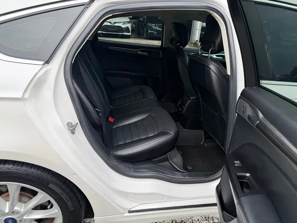 Ford Mondeo — миниатюра 13