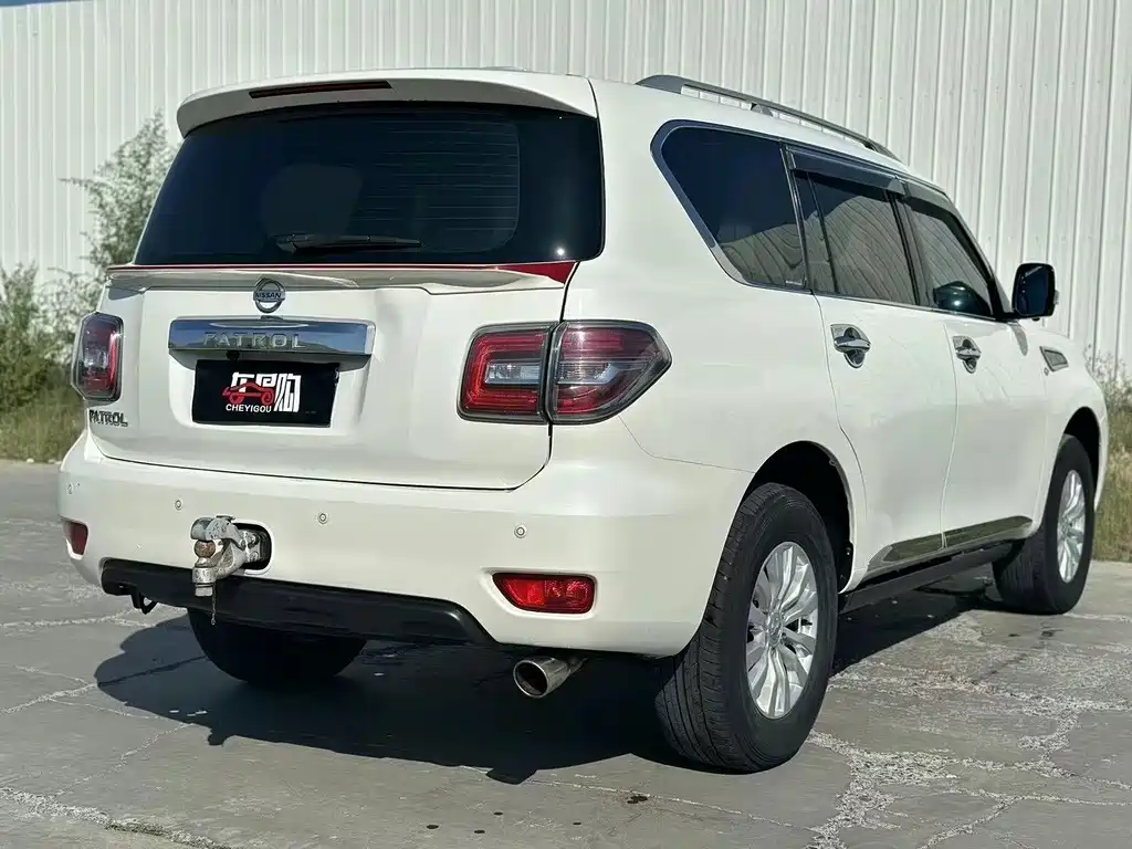 Nissan Patrol — миниатюра 7