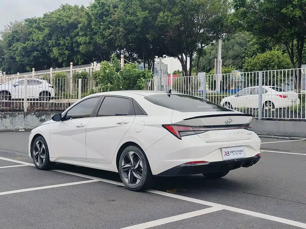 Hyundai Elantra — миниатюра 6