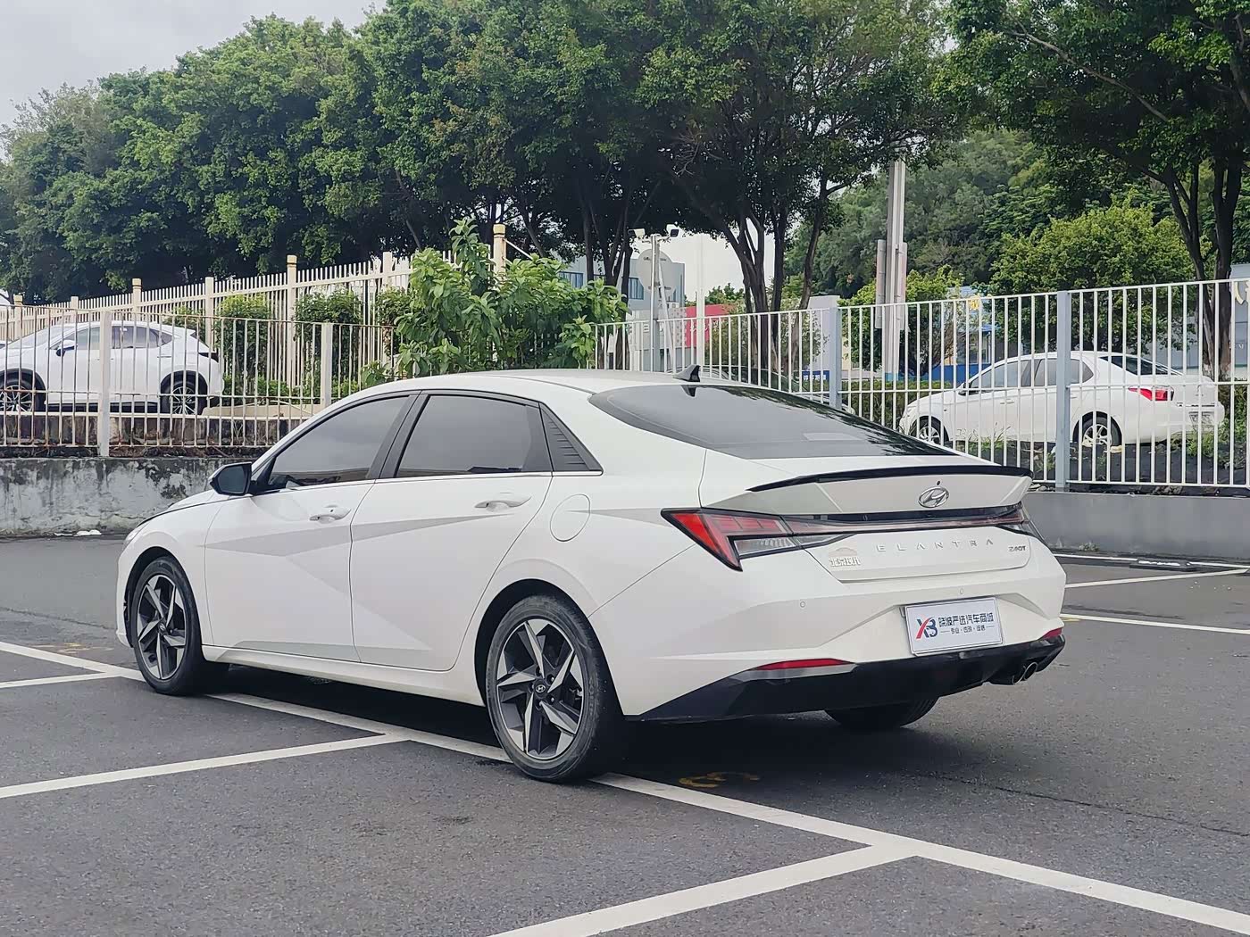 Hyundai Elantra 1.4 л 2023 г. Белый, пробег 37000 км