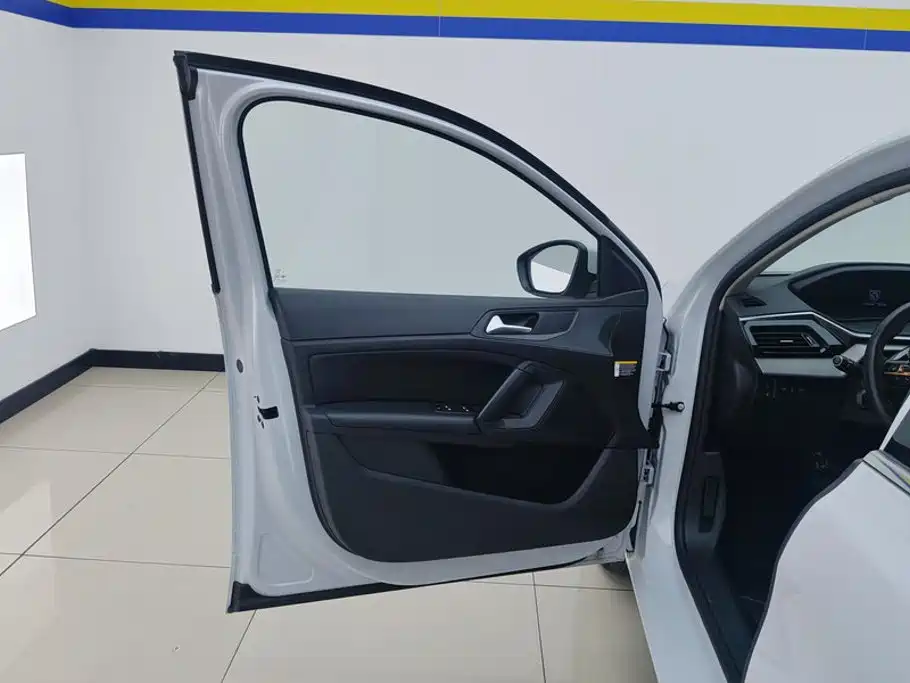 Peugeot 408 — миниатюра 7