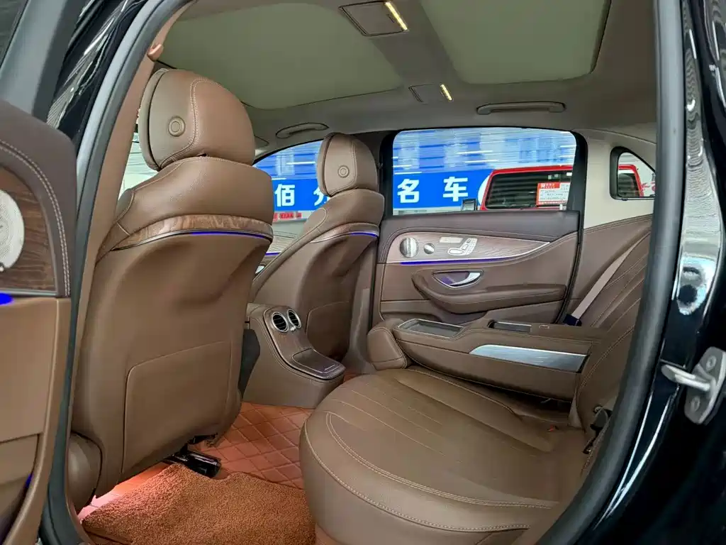 Mercedes-Benz E-Class — миниатюра 6