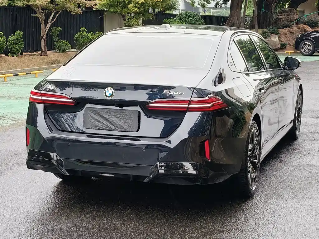 BMW 5 Series — миниатюра 17