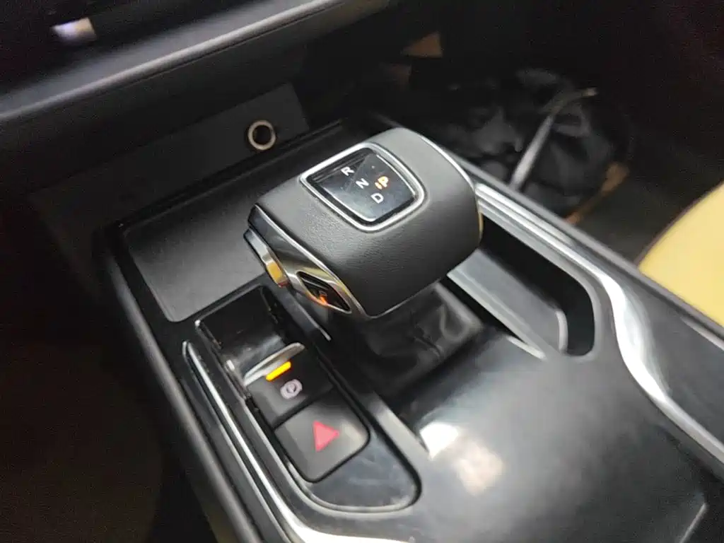 Hongqi Hongqi E-QM5 — миниатюра 14