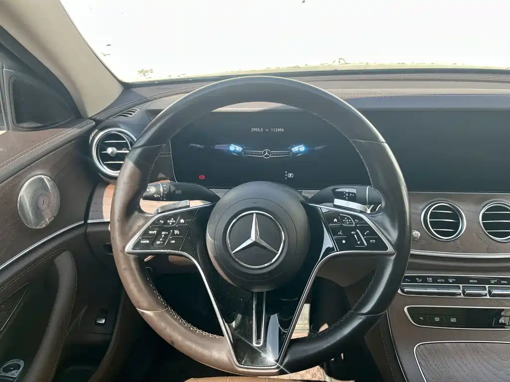 Mercedes-Benz E-Class — миниатюра 8