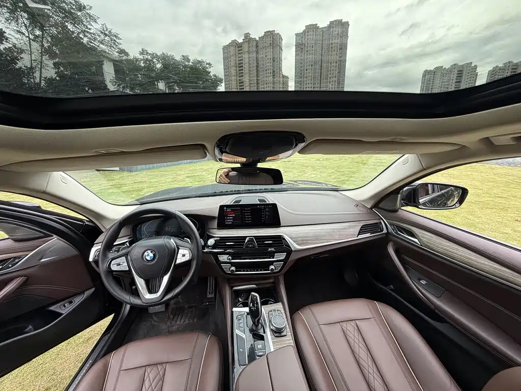 BMW 5 Series — миниатюра 9