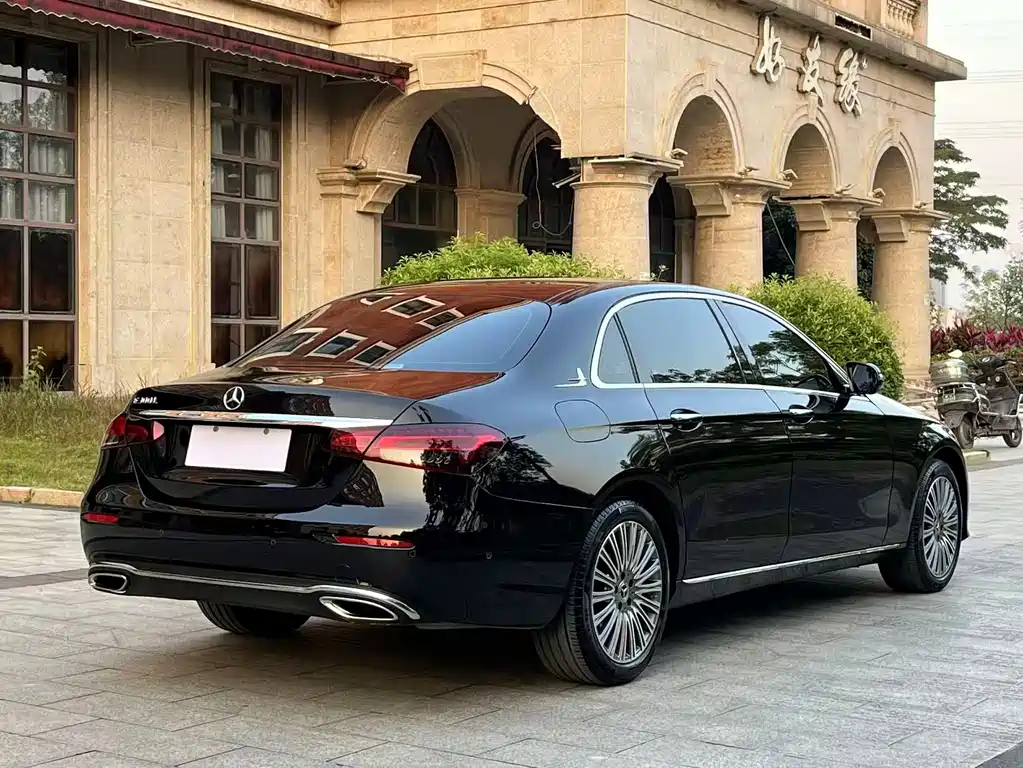 MERCEDES-BENZ E CLASS