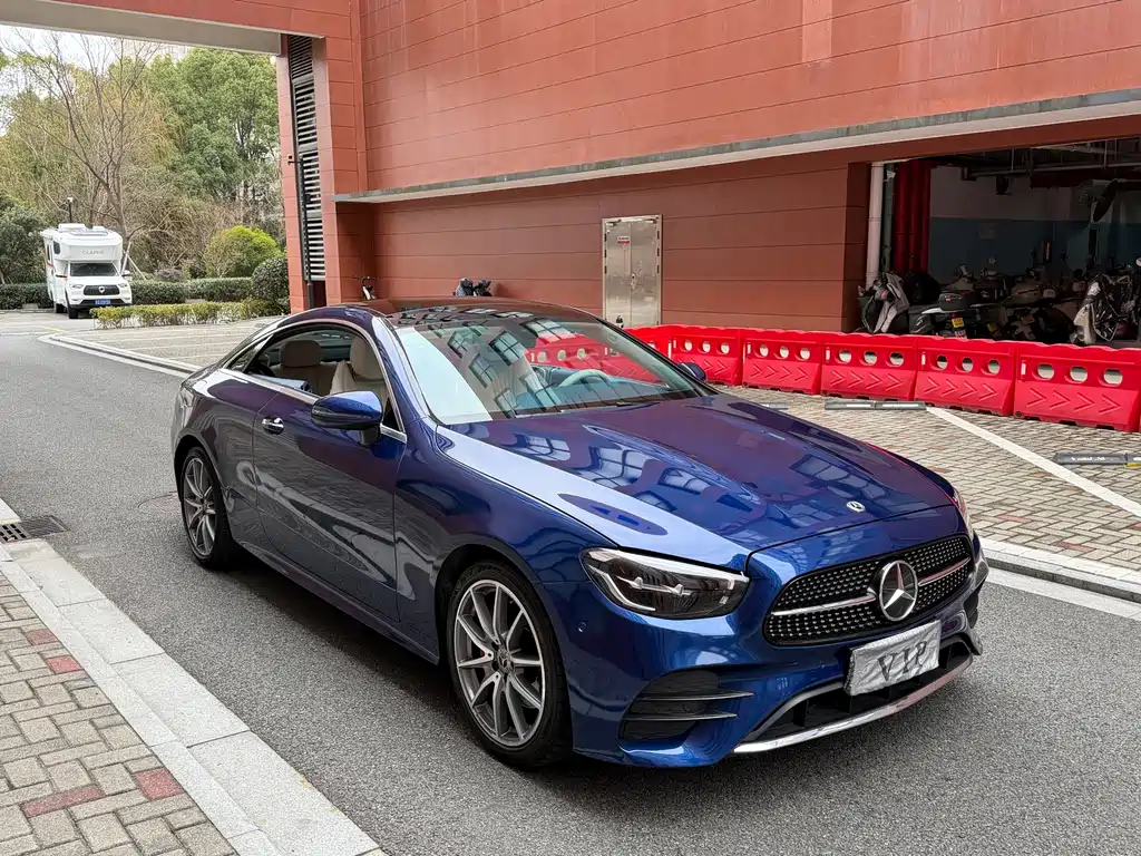 Mercedes-Benz E-Class (Import) — миниатюра 3