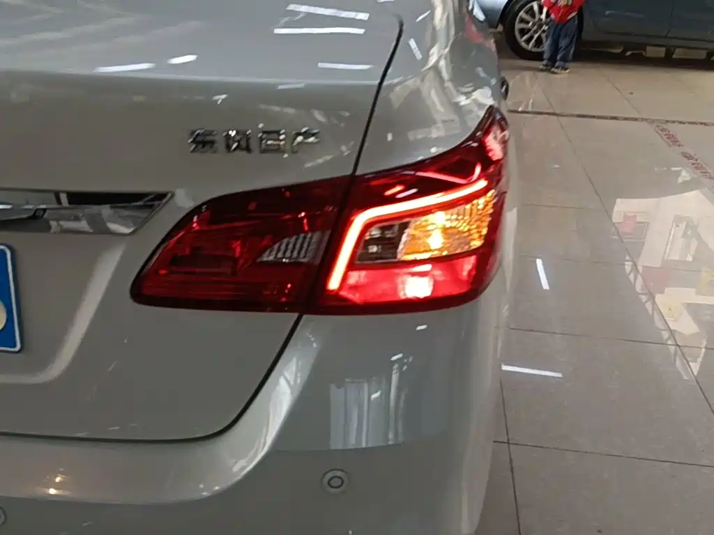 Nissan Sylphy — миниатюра 8