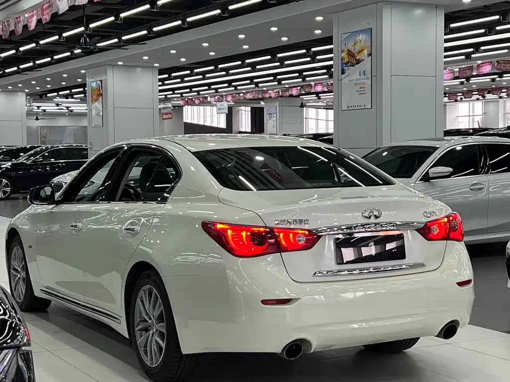 INFINITI Q50L