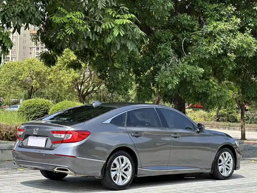 Honda Accord — миниатюра 9