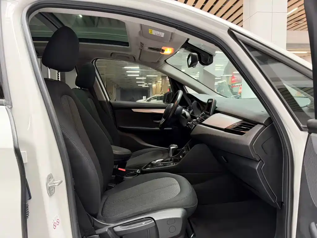 BMW 2 Series Active Tourer — миниатюра 17