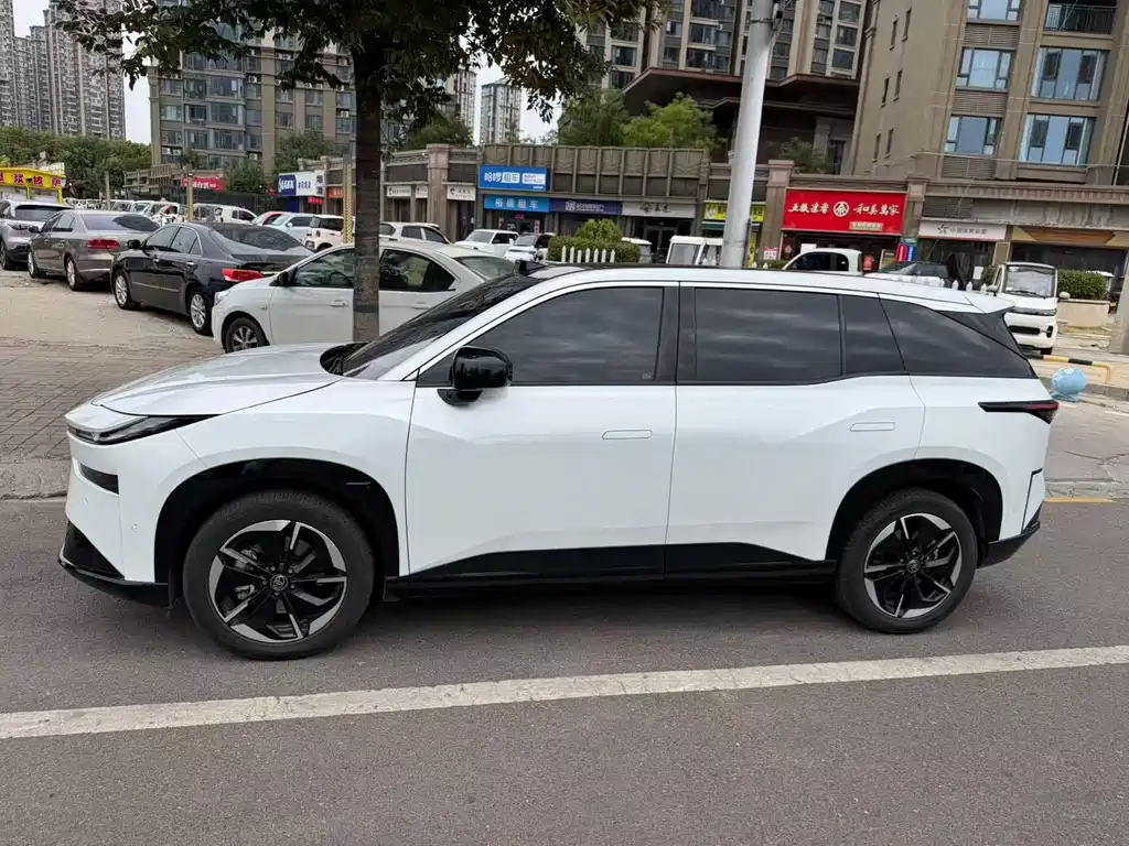 Toyota bZ3X — миниатюра 7