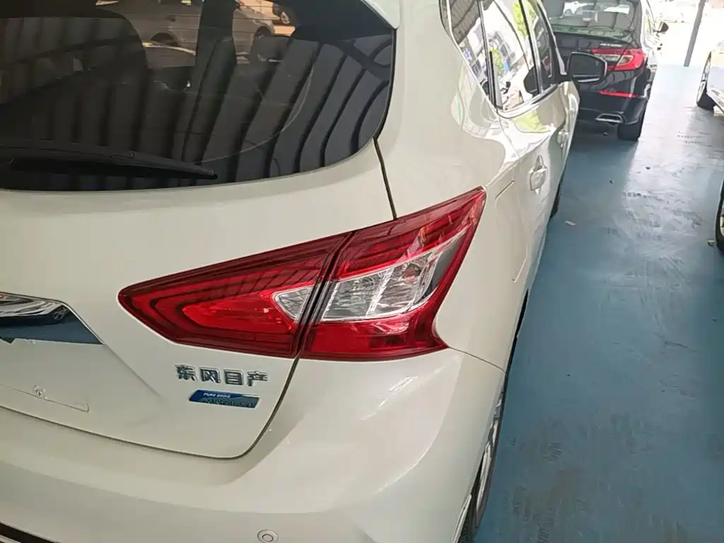 Nissan Tiida — миниатюра 8