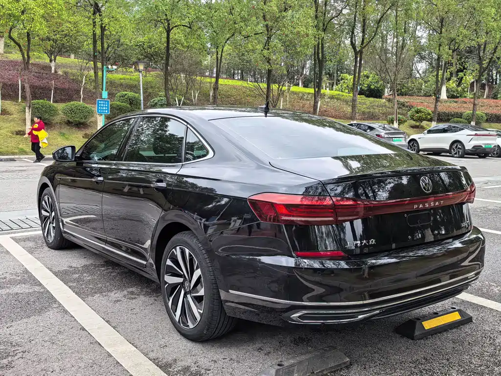 Volkswagen Passat 2023 330TSI Luxury