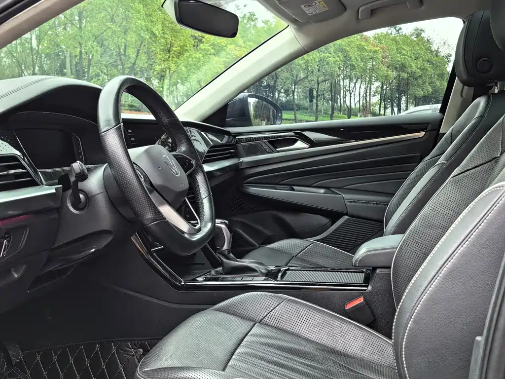Volkswagen Passat 2023 330TSI Luxury