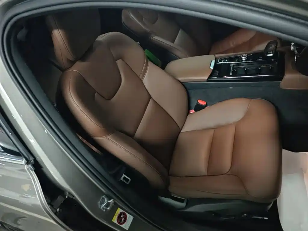 Volvo S60 PHEV — миниатюра 25