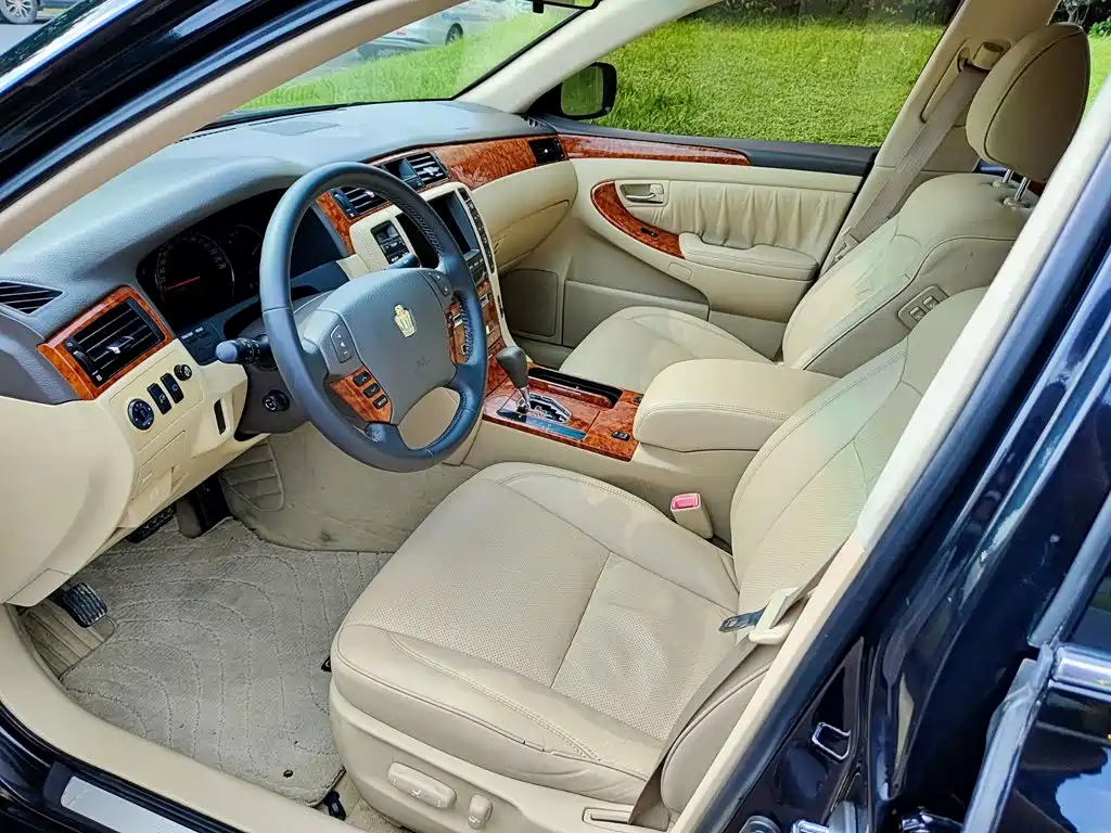 Toyota Crown — миниатюра 7