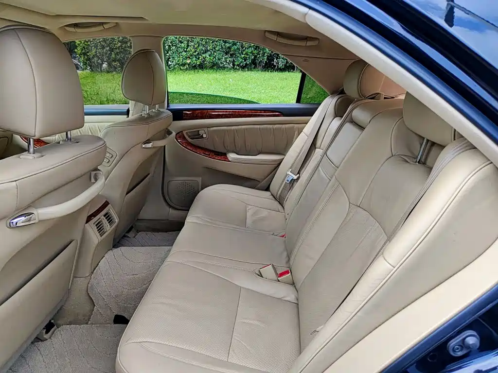 Toyota Crown — миниатюра 8