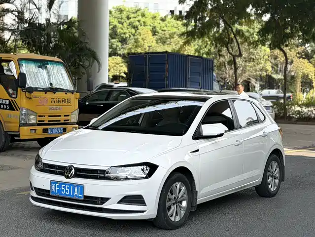 VOLKSWAGEN POLO