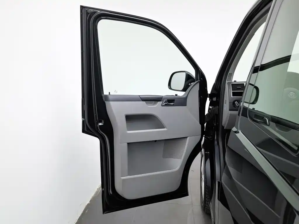 Volkswagen Caravelle — миниатюра 8