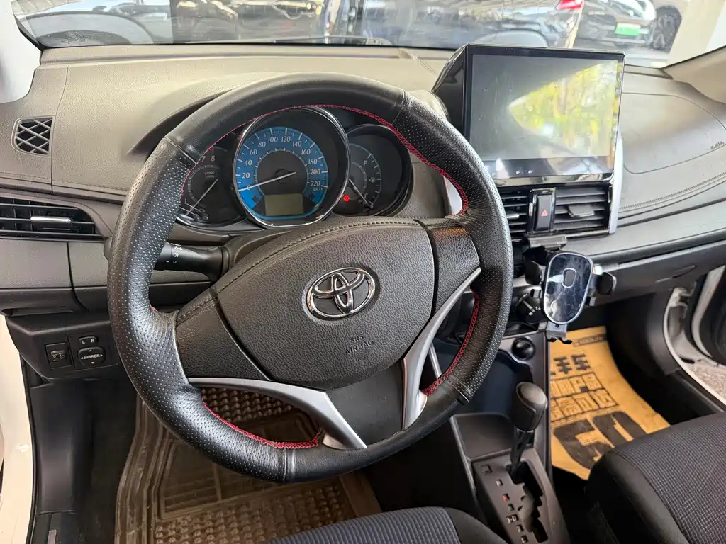 Toyota Yaris L — миниатюра 11